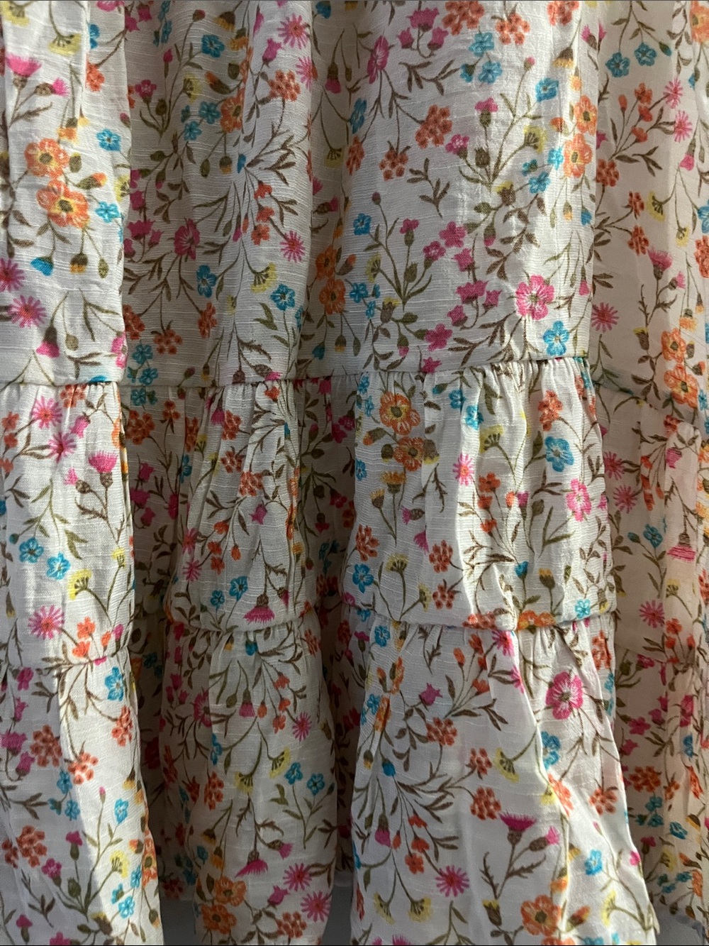 Lightweight White Floral Flutter Sleeve Tunic - Picture 12 of 13